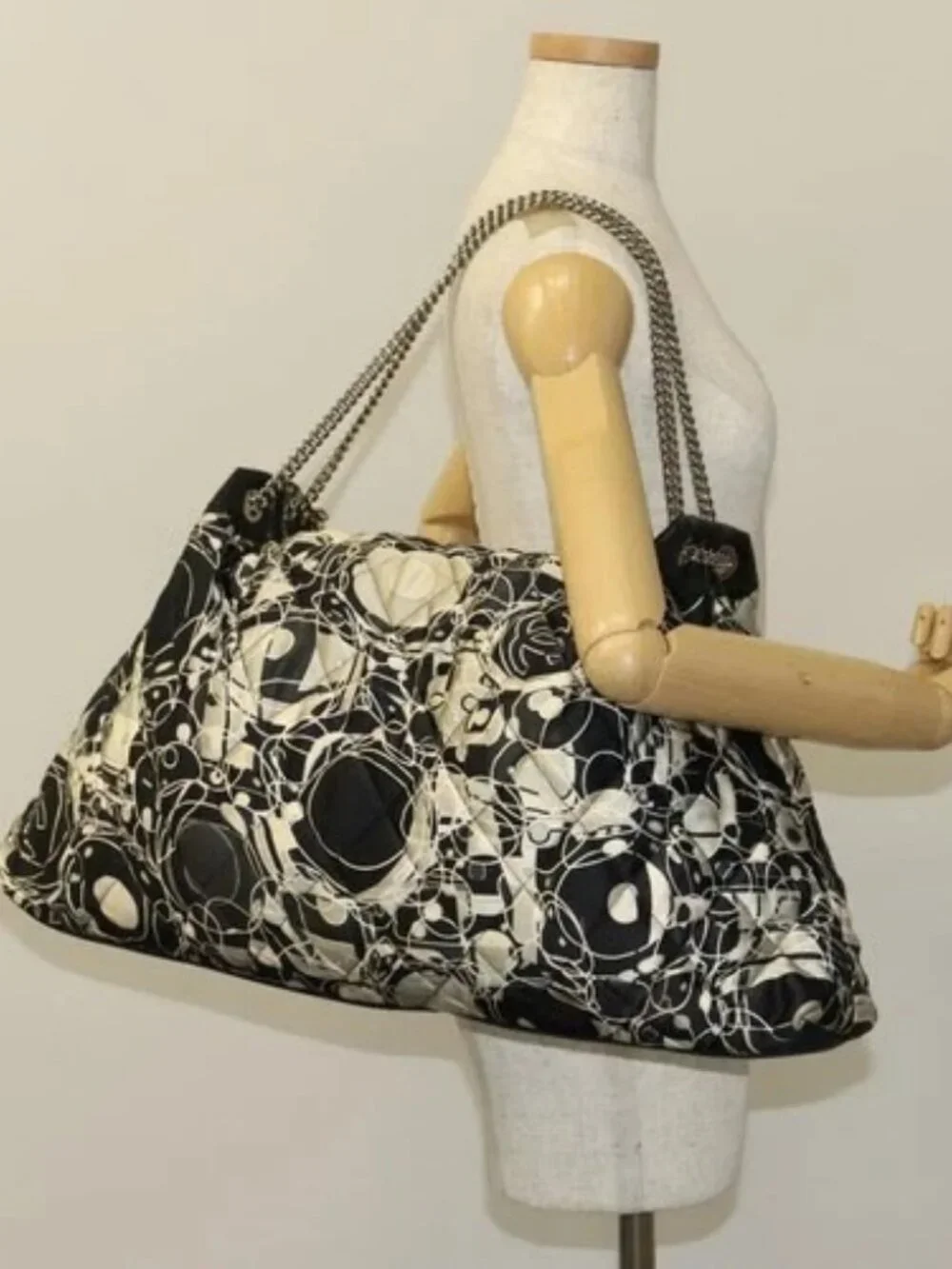 CHANEL Matelasse Chain Shoulder Bag Silk Black Silver CC Auth 120924